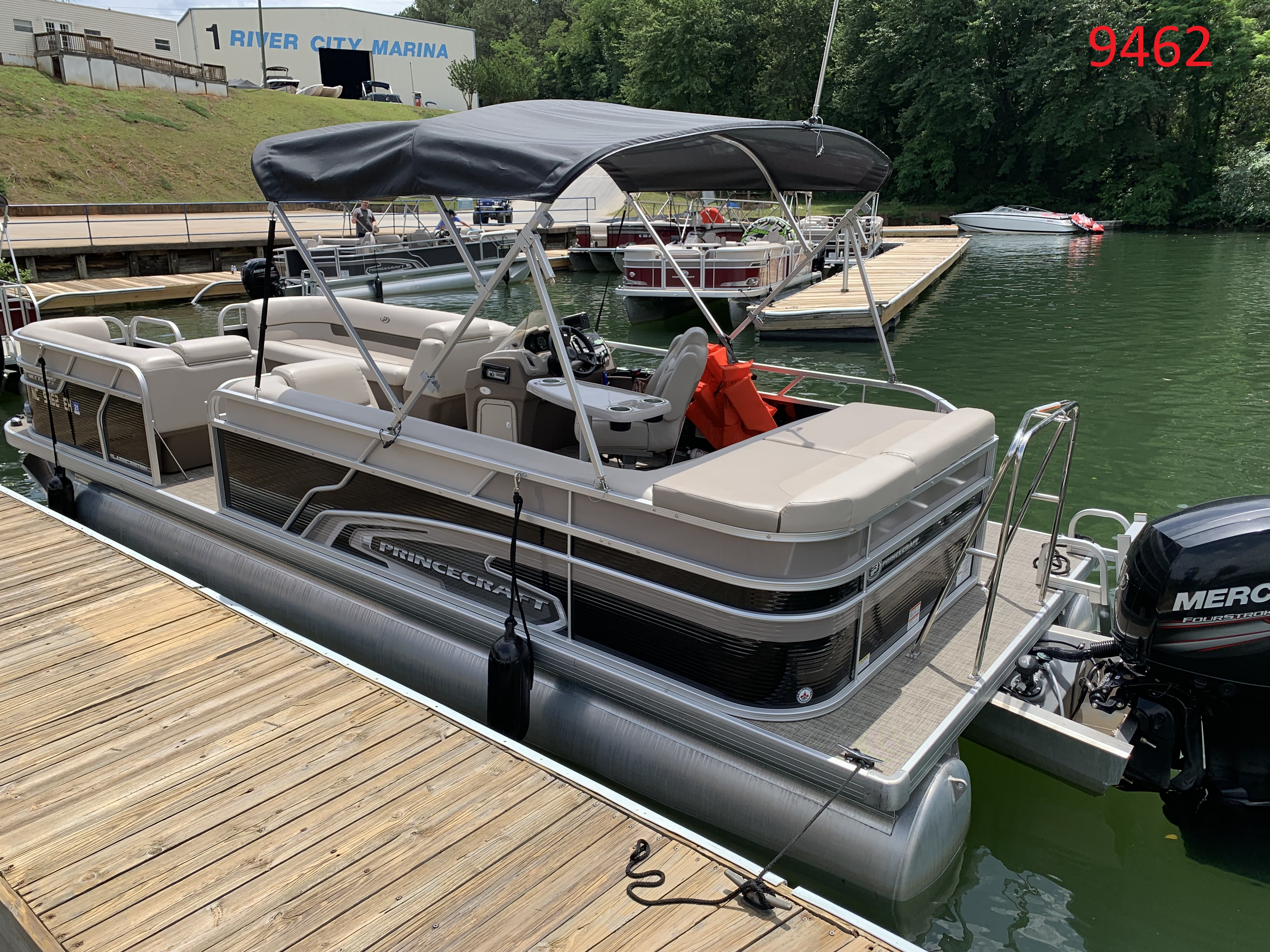 Fish Lake Pontoon Boat Rental / Pontoon Boat Rental Lake Lanier / Bartlett lake marina is located 17 miles northeast of carefree and only one hour from phoenix.